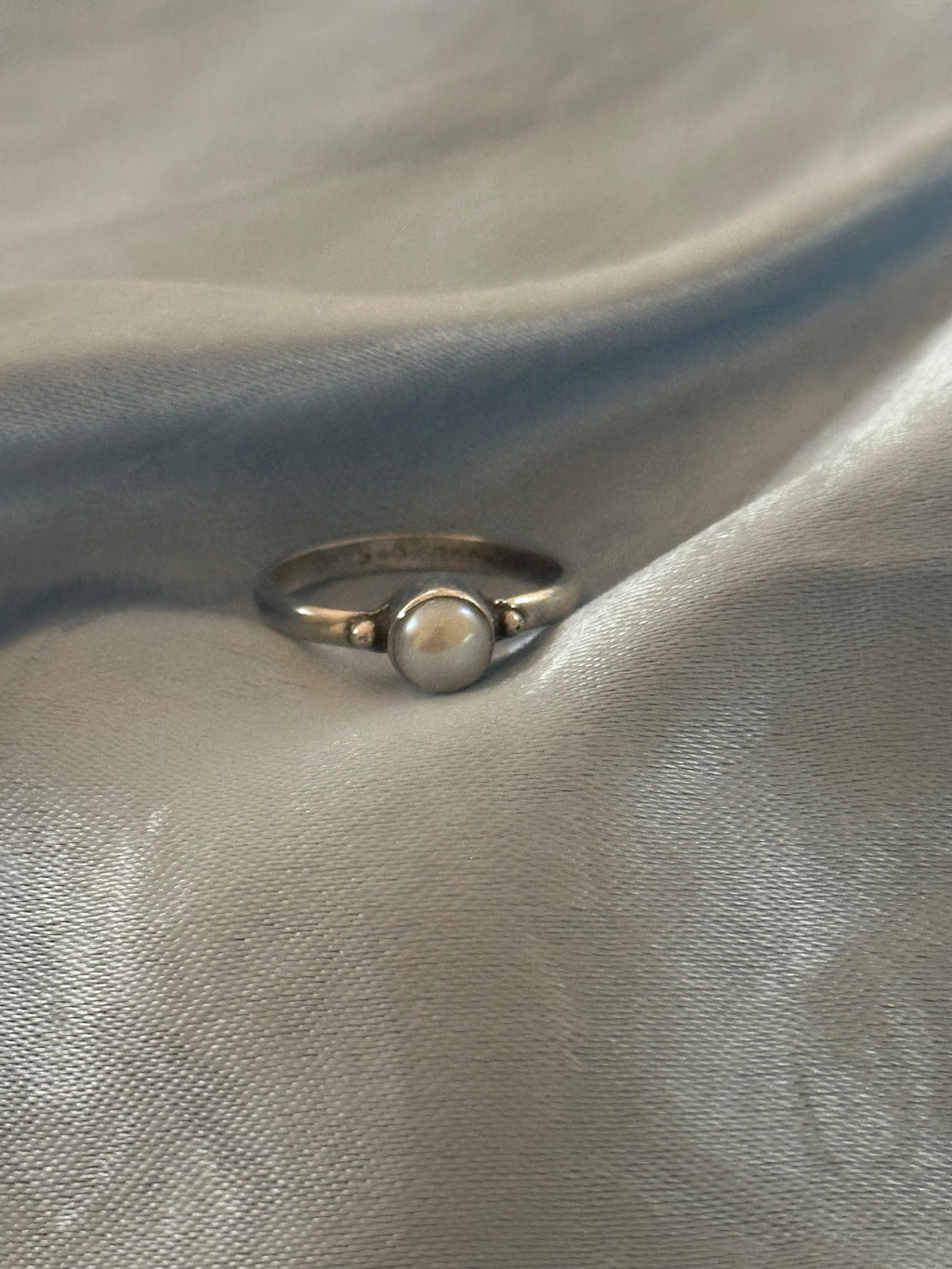 Pearl and silver ring